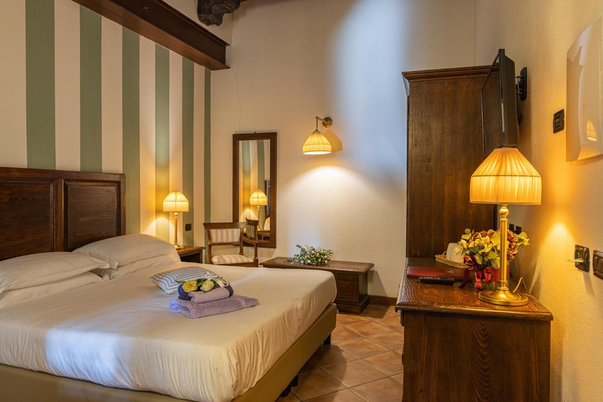 Al Castello Resort Sillavengo Eksteriør billede