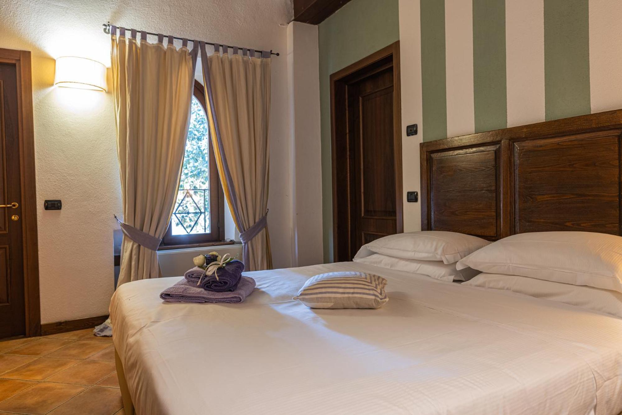 Al Castello Resort Sillavengo Eksteriør billede