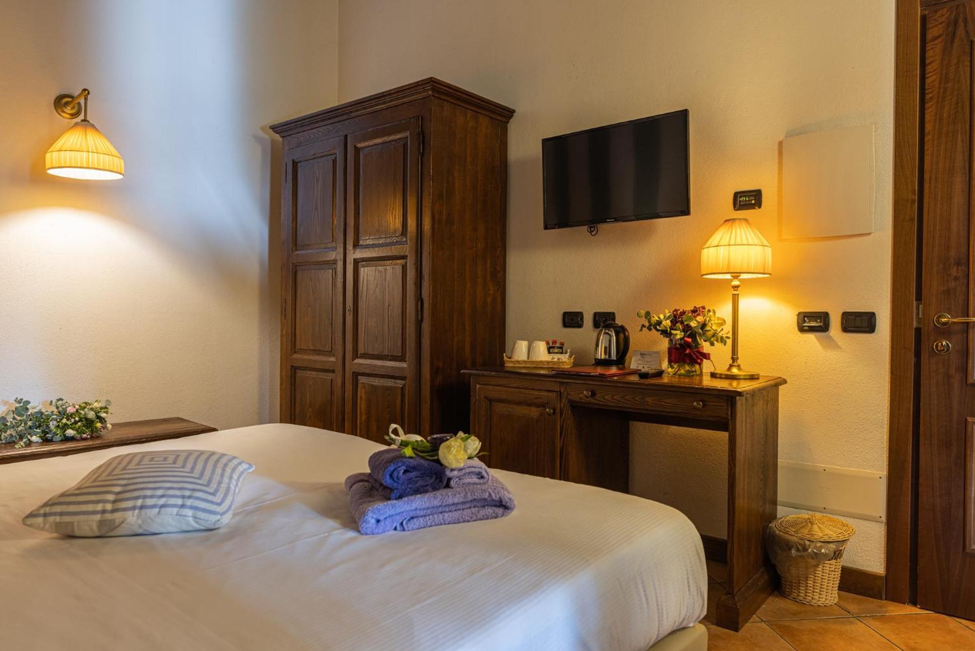 Al Castello Resort Sillavengo Eksteriør billede
